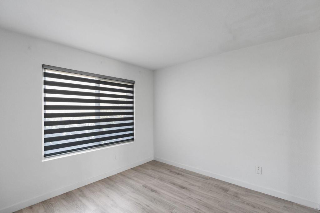 1687 Melrose Ave D Property Photo 11