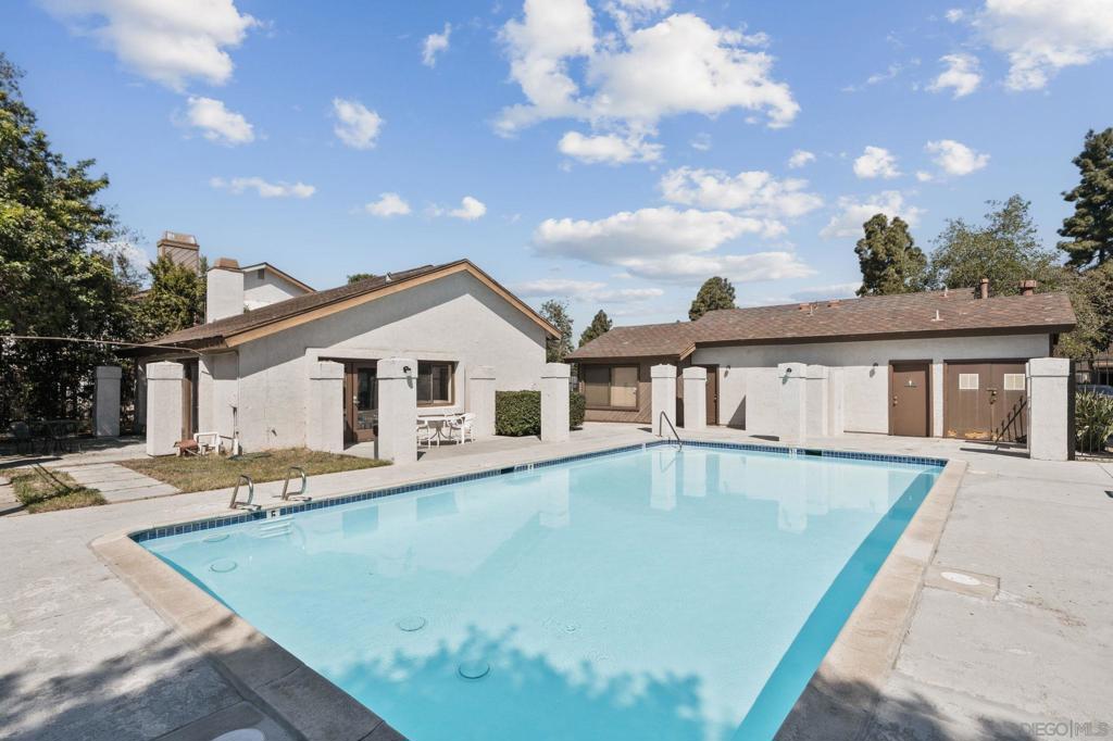 1687 Melrose Ave D Property Photo 18