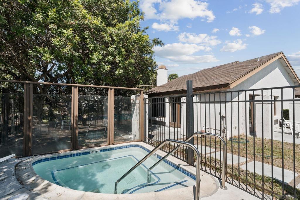 1687 Melrose Ave D Property Photo 19