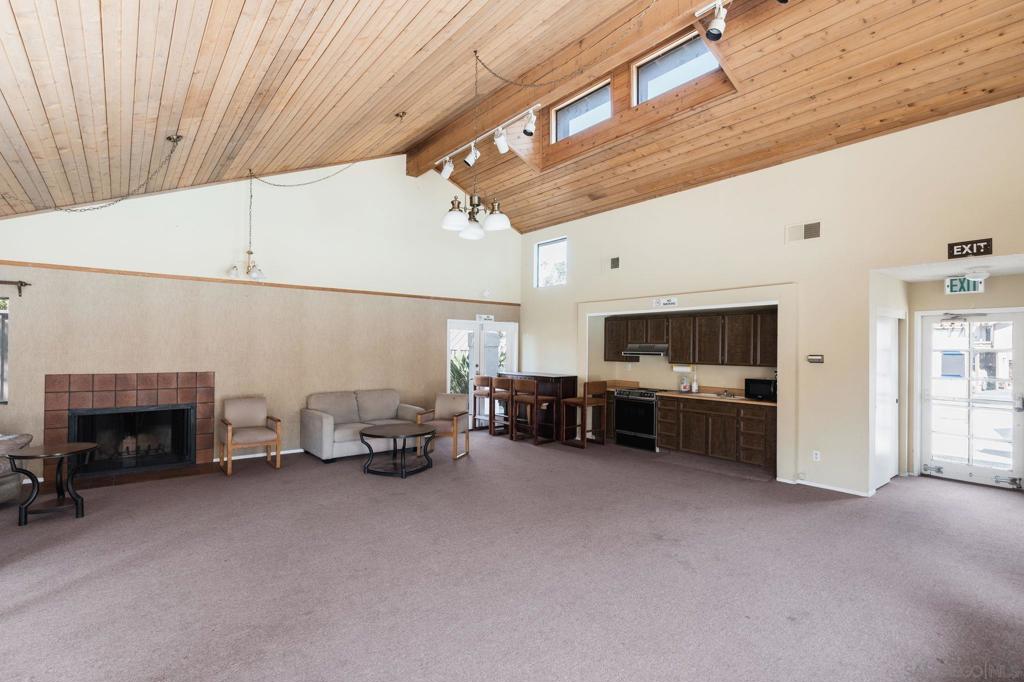 1687 Melrose Ave D Property Photo 20