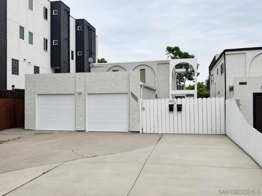 5419 Lauretta St Apt A &b Property Photo 1