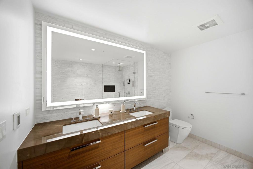 888 W E Street 3904 Property Photo 14