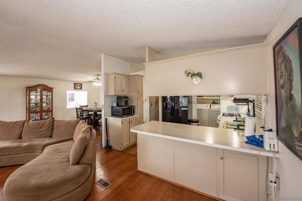 1285 E Washington Ave 113 Property Photo 10