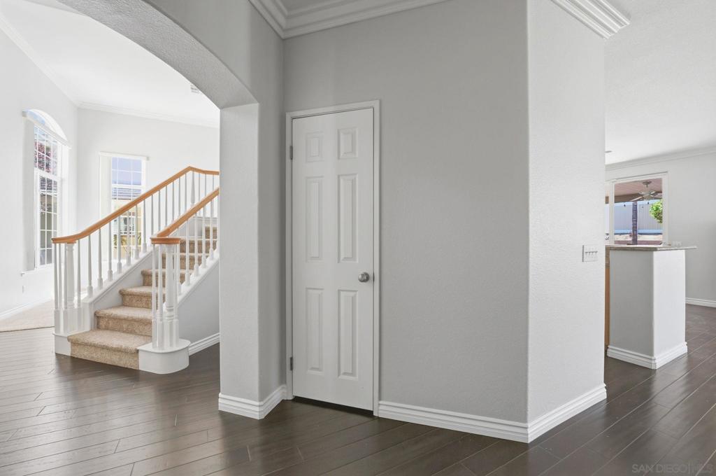 25331 Chesterfield Ln Property Photo 11