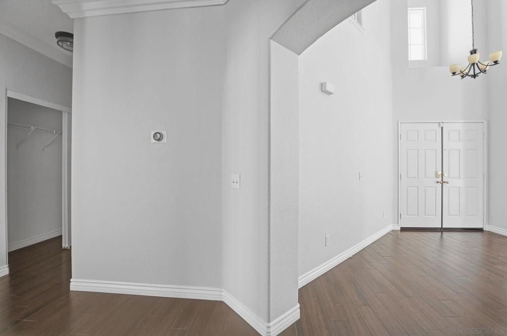 25331 Chesterfield Ln Property Photo 12