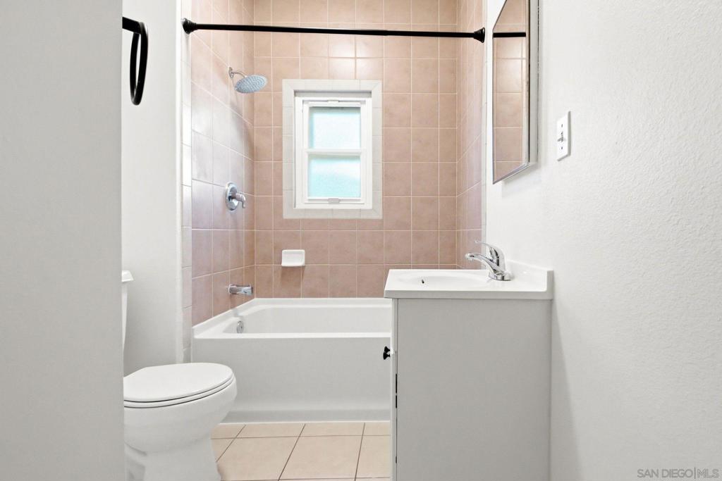 3062 68 Columbia St Property Photo 11