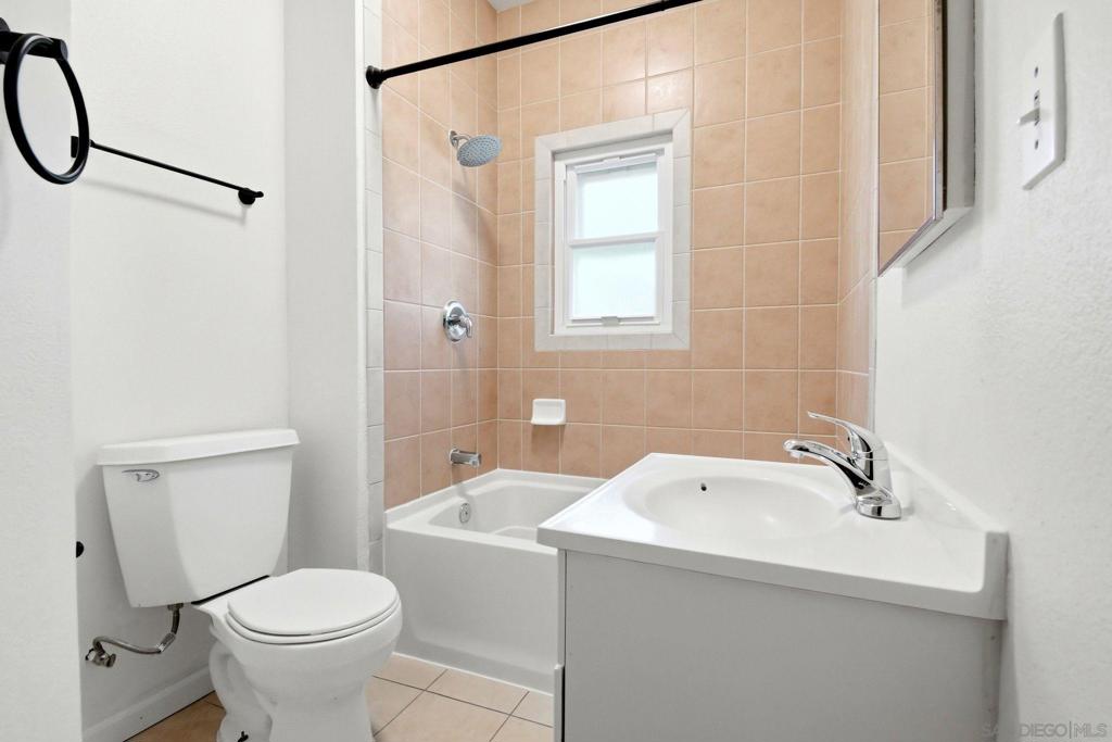 3062 68 Columbia St Property Photo 12