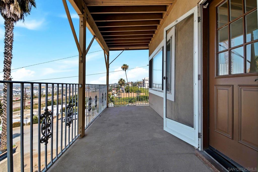 3062 68 Columbia St Property Photo 21