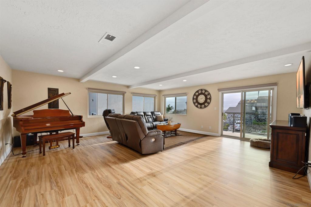 3025 Chicago Property Photo 4