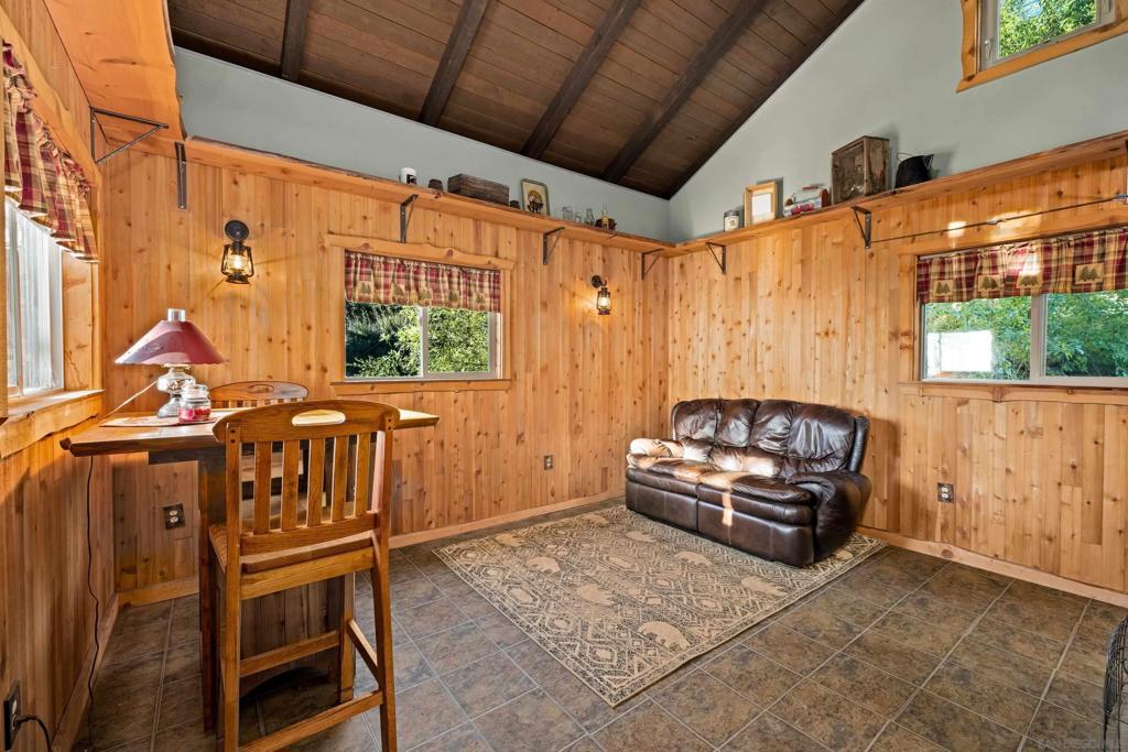 Highway 79 Property Photo 8