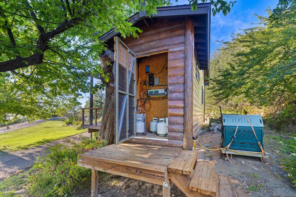 Highway 79 Property Photo 21