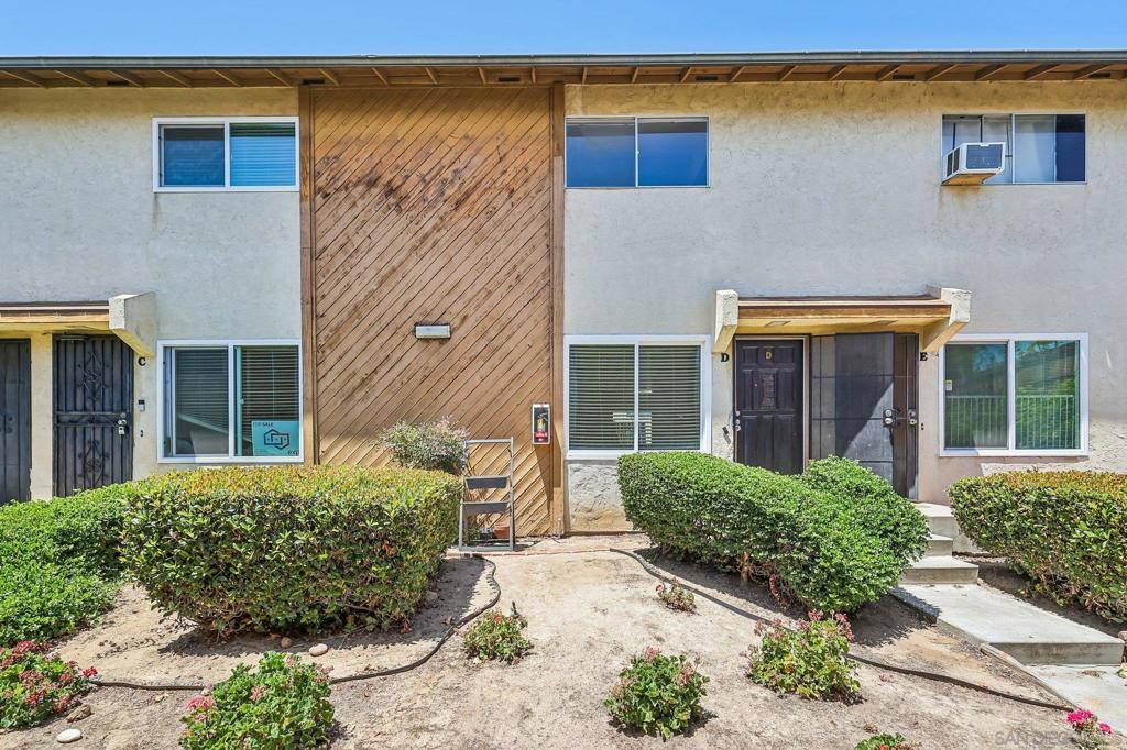 3631 Lemona Avenue D Property Photo 2