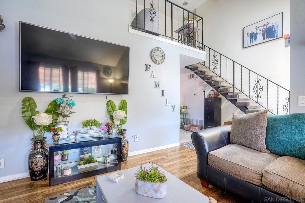 12543 Via Diego Property Photo 8