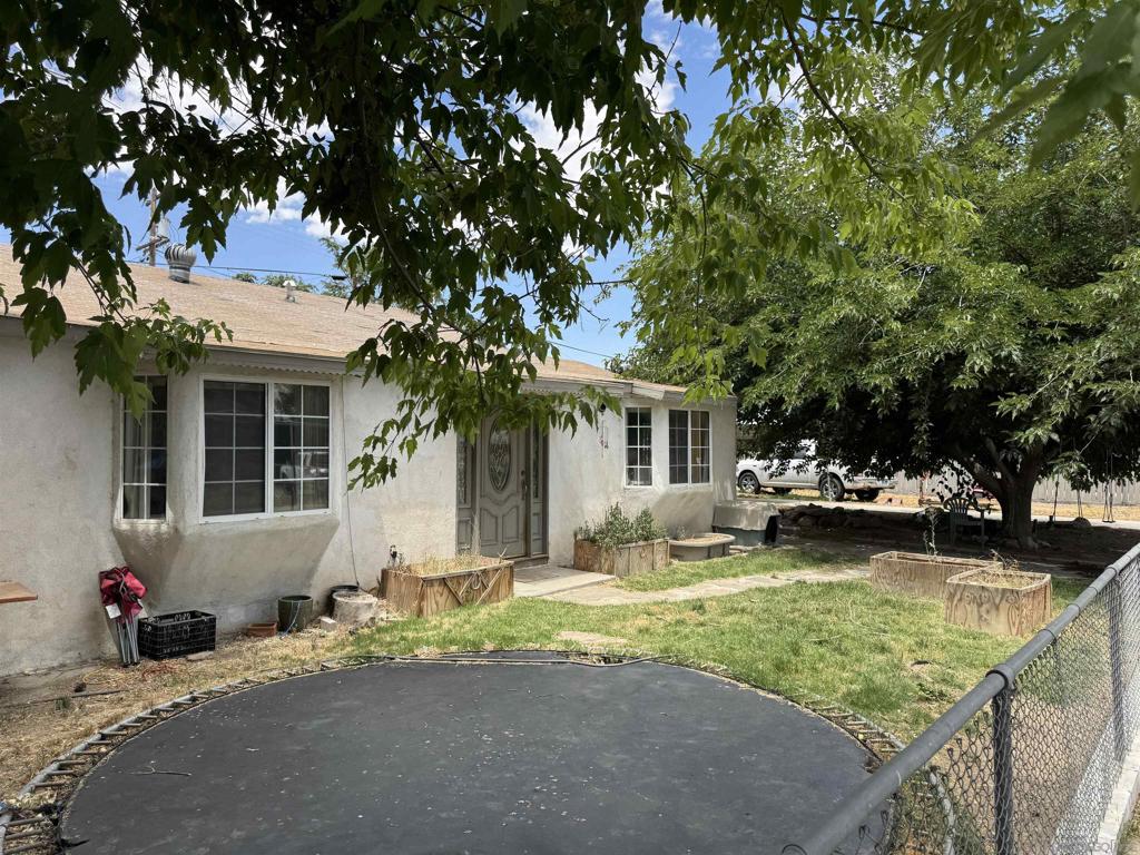44622 Holtville Ave Property Photo 4