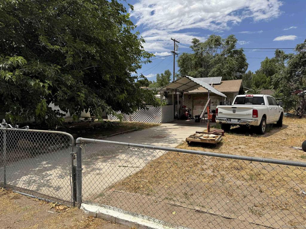 44622 Holtville Ave Property Photo 6