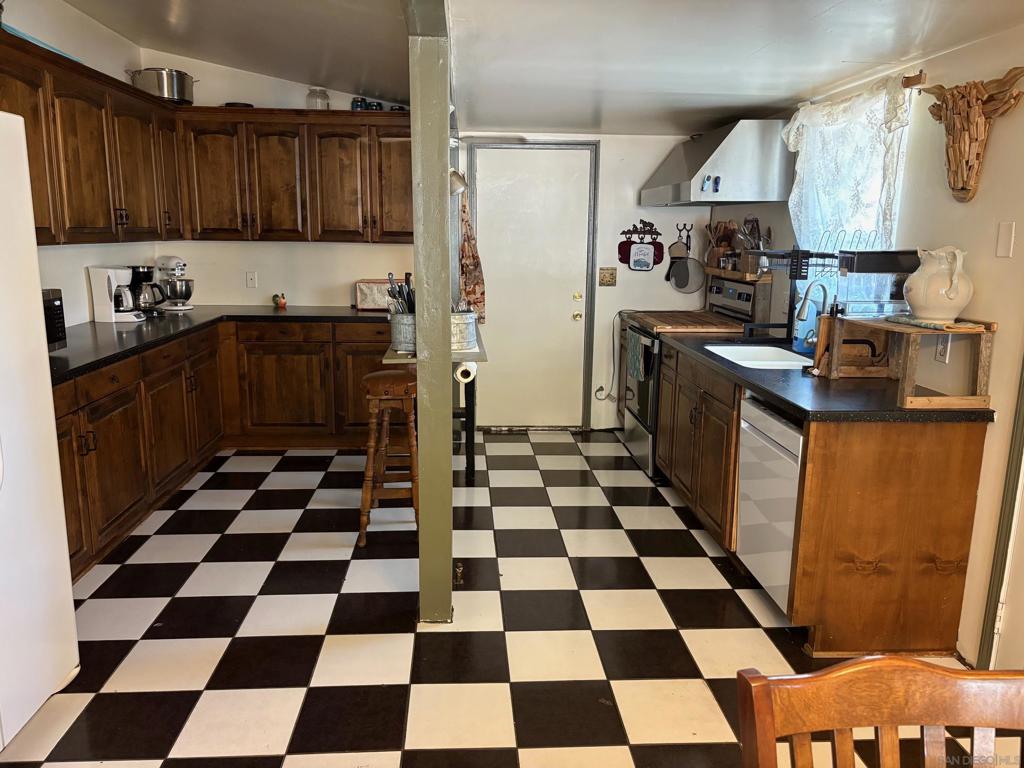 44622 Holtville Ave Property Photo 13