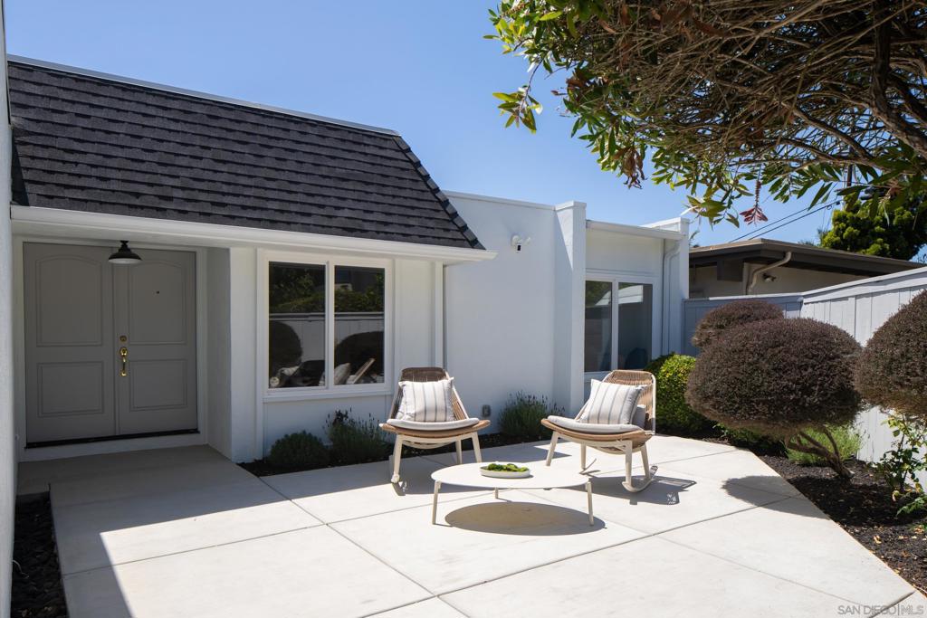 2206 Place Monaco Property Photo 4
