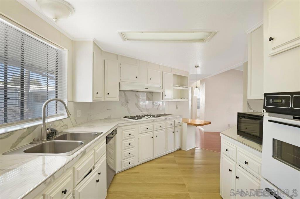 211 N Citrus Avenue #50 Property Photo 8