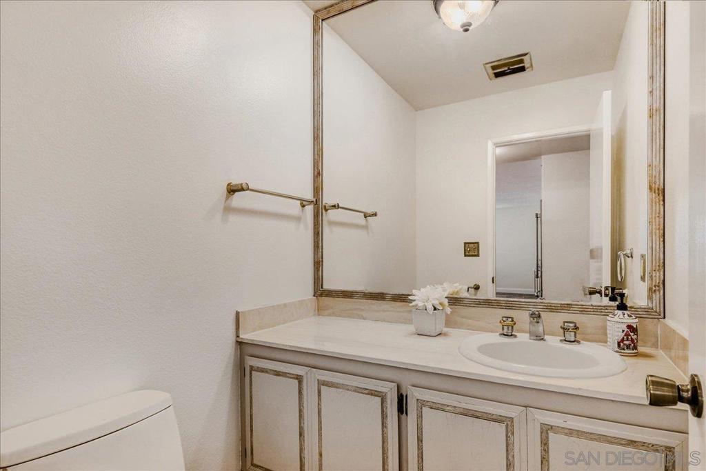 2552 Arnott Street Property Photo 20