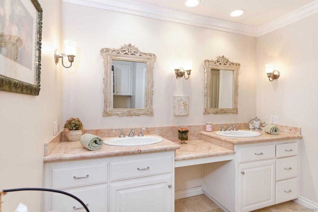 9603 La Jolla Farms Property Photo 25