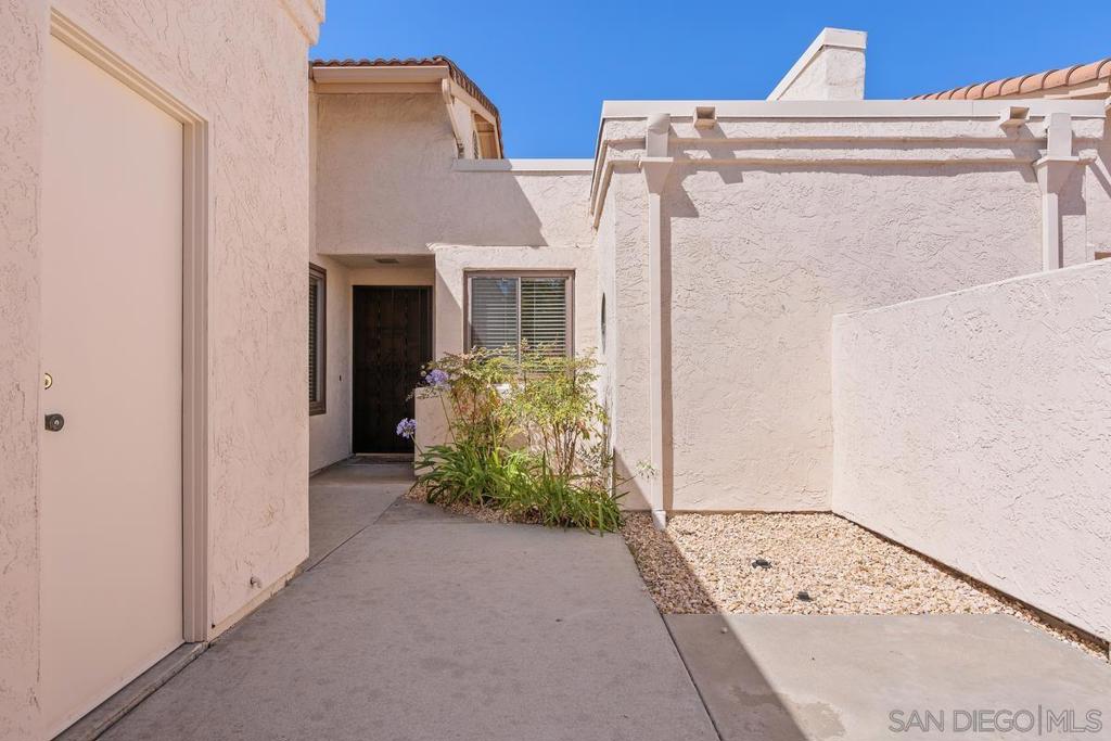 12827 Via Moura Property Photo 2