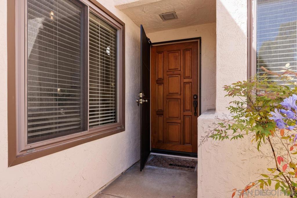 12827 Via Moura Property Photo 3