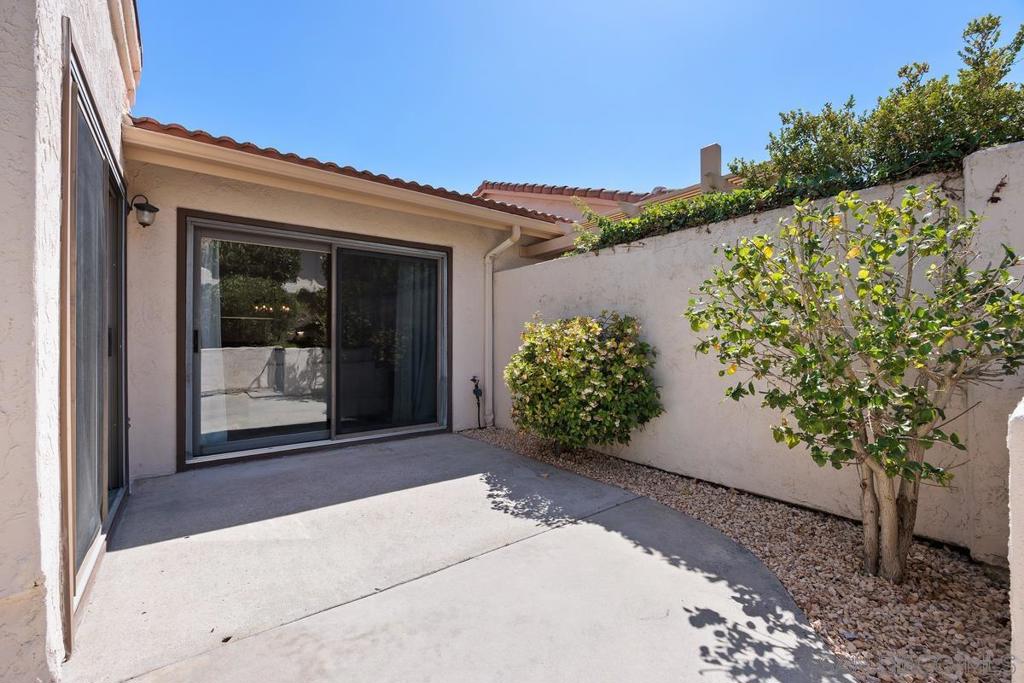 12827 Via Moura Property Photo 24
