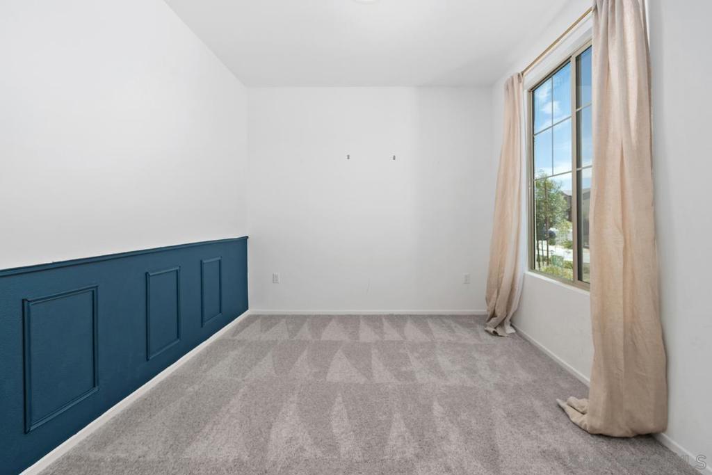 4872 Goldfinch Property Photo 3