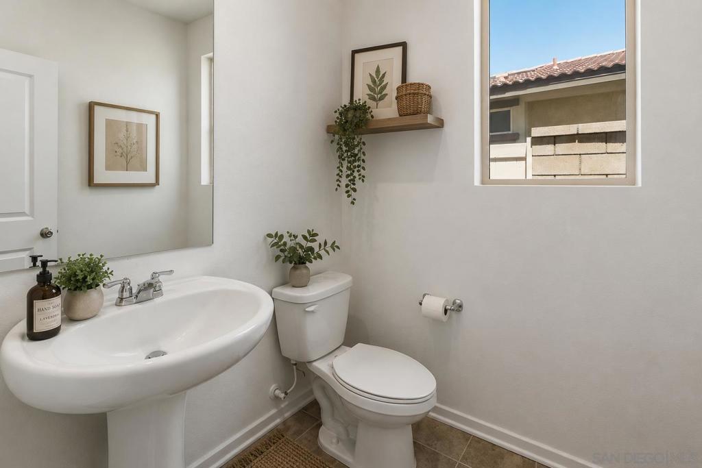 4872 Goldfinch Property Photo 7