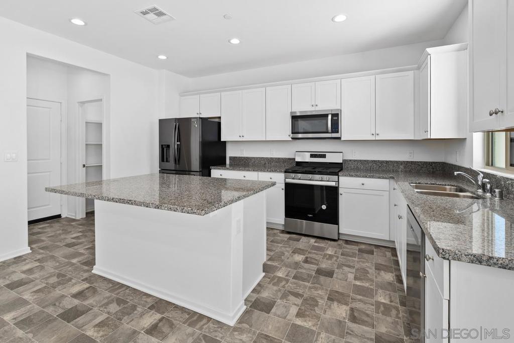 4872 Goldfinch Property Photo 14