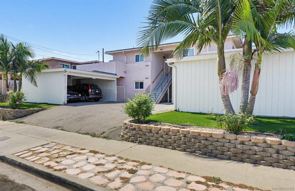 8573 79 Glenhaven St Property Photo 2