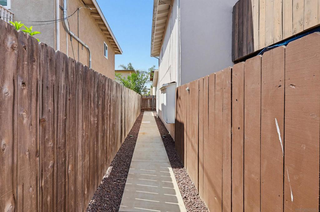 8573 79 Glenhaven St Property Photo 8