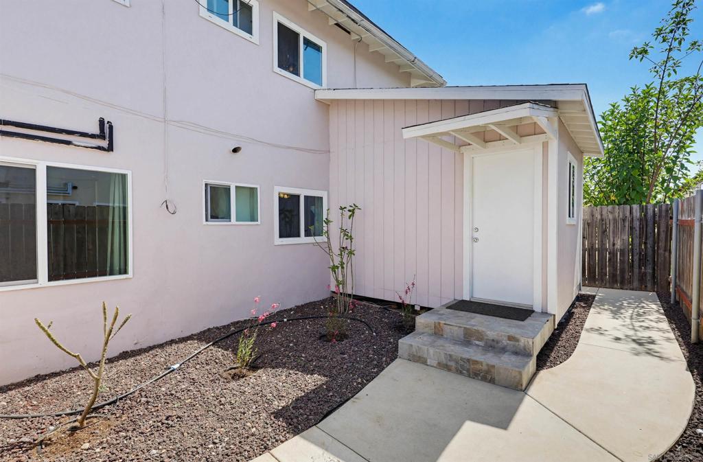 8573 79 Glenhaven St Property Photo 9