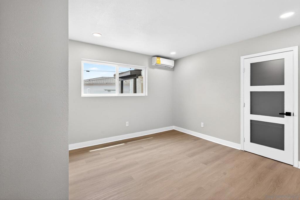 5130 Roswell Property Photo 7