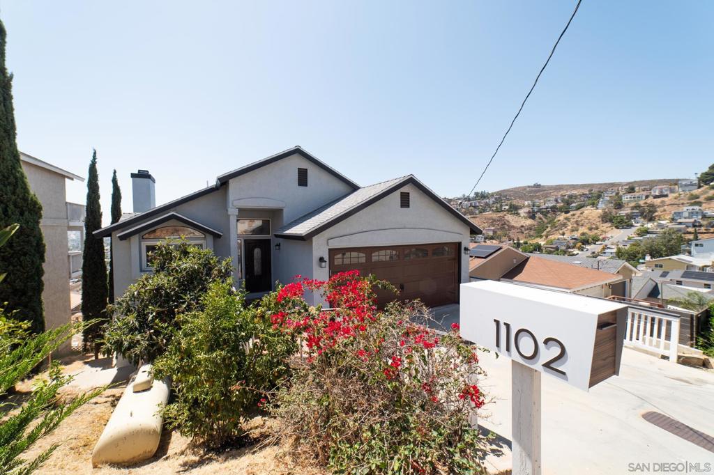 1102 La Mesa Property Photo 3