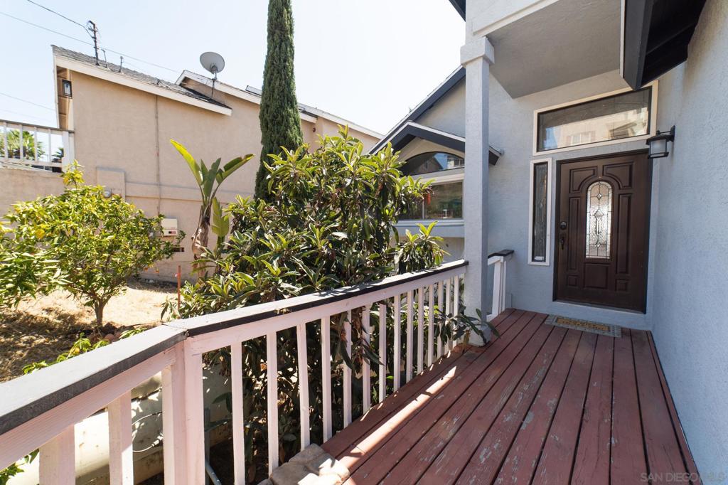 1102 La Mesa Property Photo 4