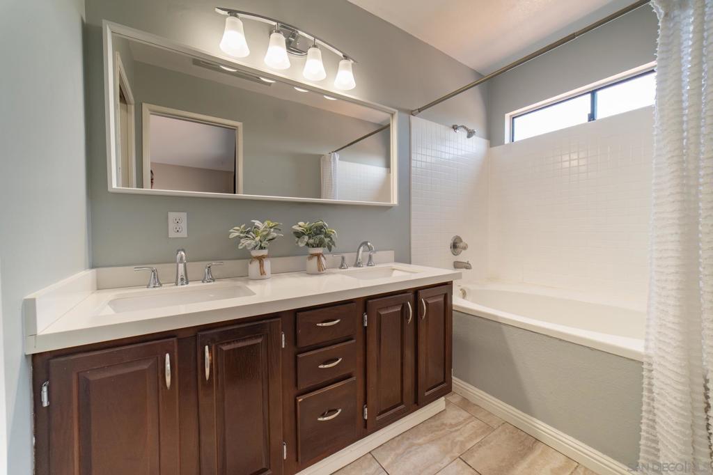1102 La Mesa Property Photo 16