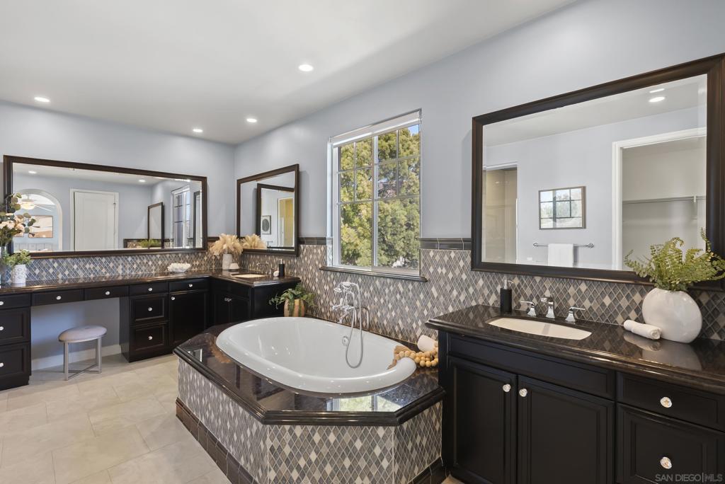 15639 Via Montecristo Property Photo 28