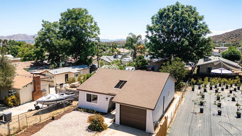 33190 Walls Property Photo 1
