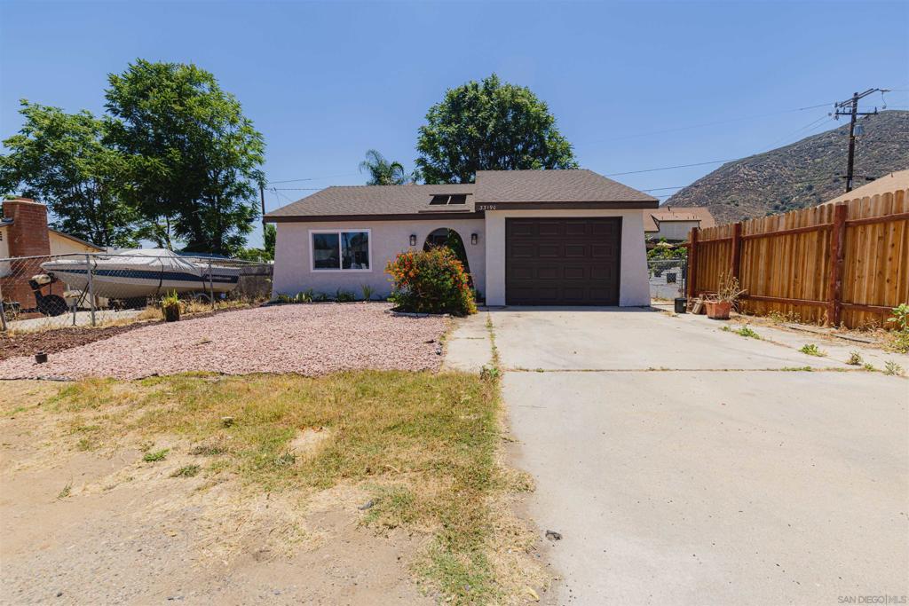 33190 Walls Property Photo 2