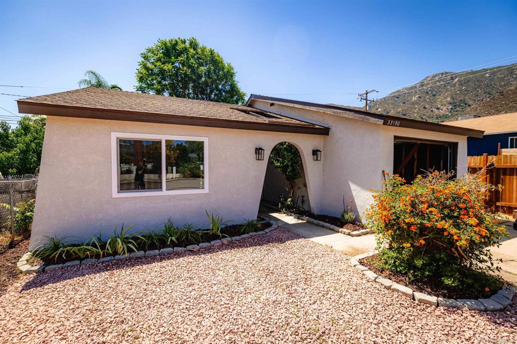 33190 Walls Property Photo 4
