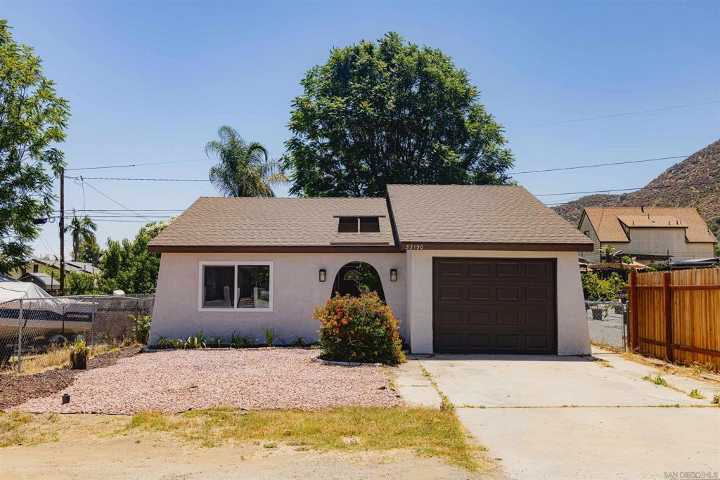 33190 Walls Property Photo 6