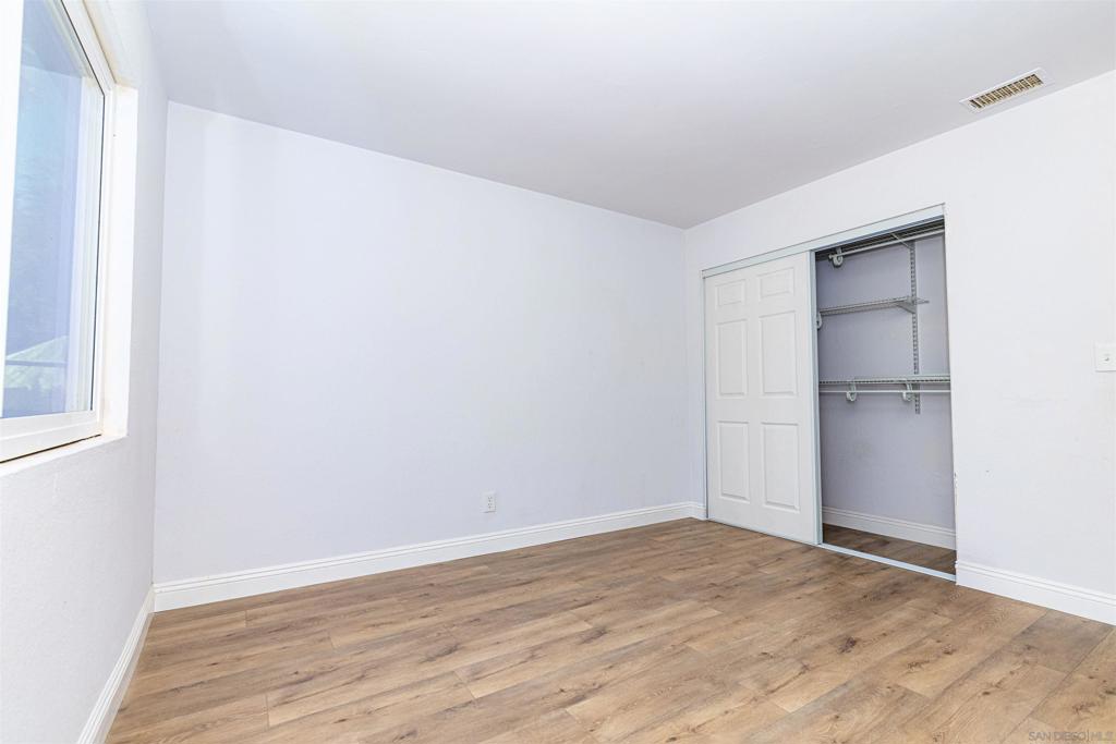 33190 Walls Property Photo 21