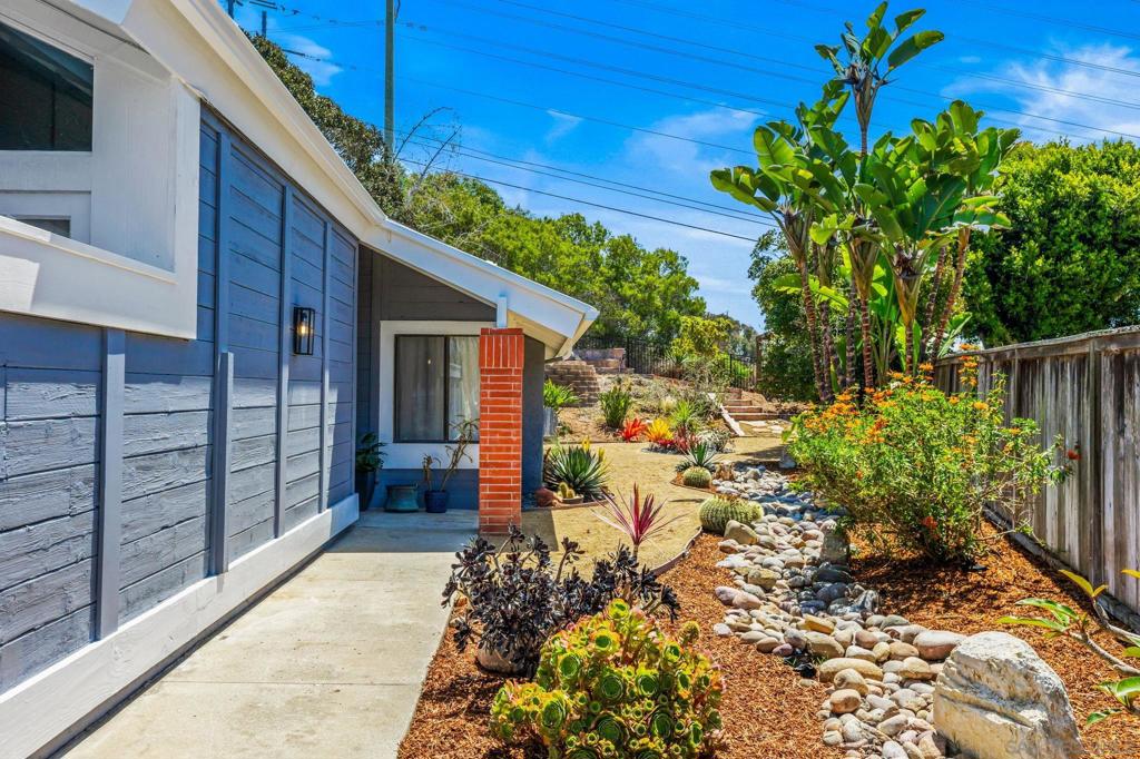 1141 Cerro Largo Dr Property Photo 2