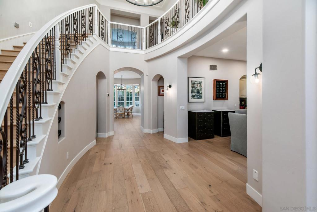 5012 Seagrove Cove Property Photo 4