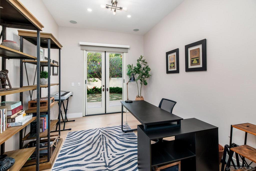 5012 Seagrove Cove Property Photo 9