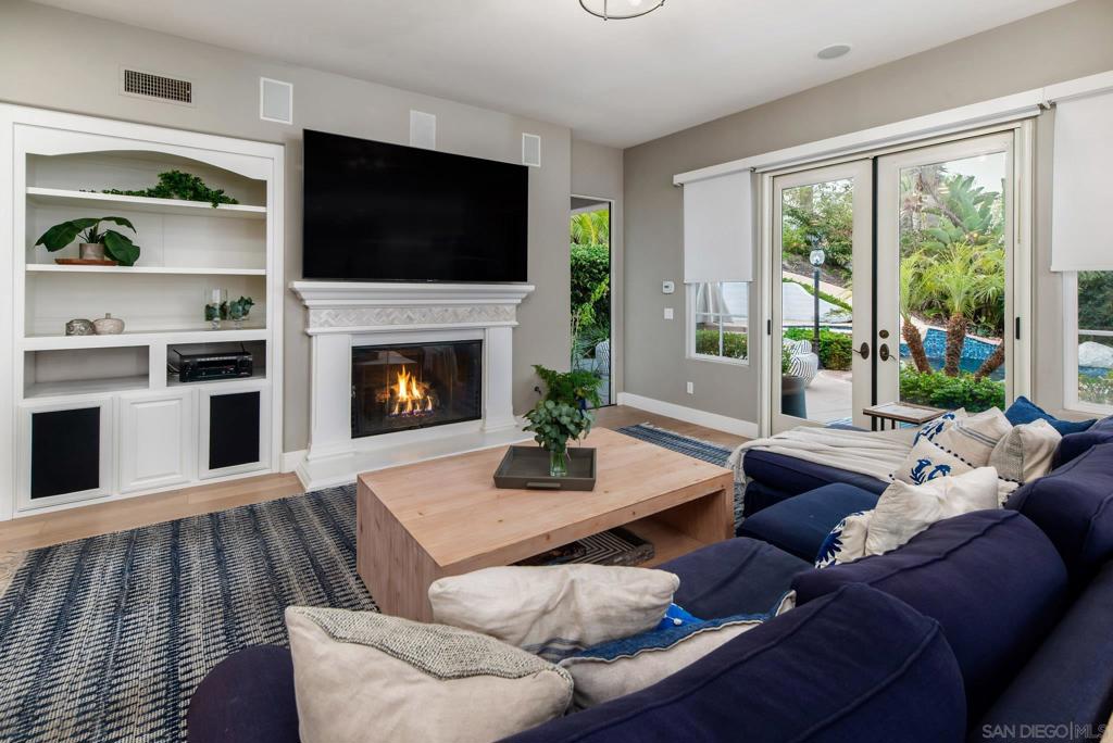 5012 Seagrove Cove Property Photo 12
