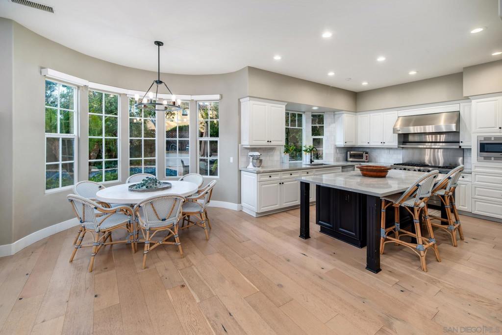 5012 Seagrove Cove Property Photo 18