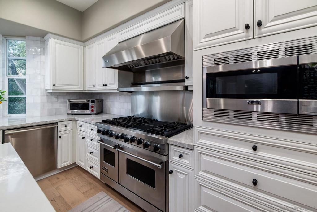 5012 Seagrove Cove Property Photo 27
