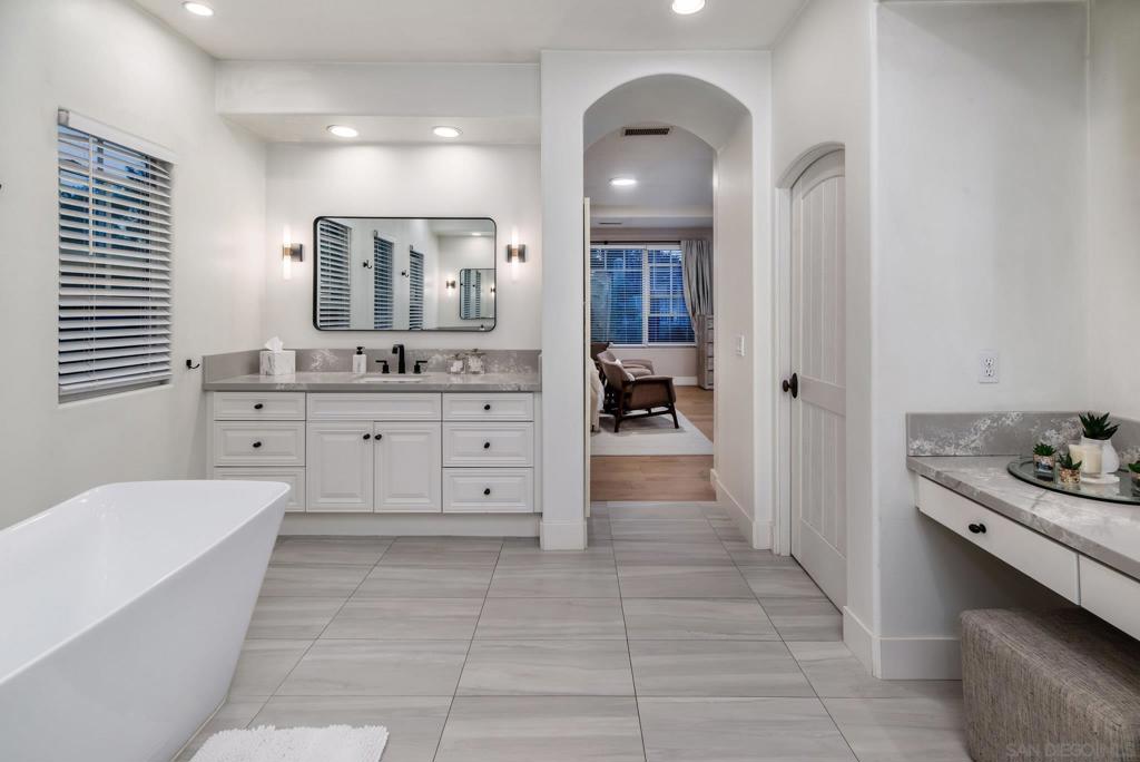 5012 Seagrove Cove Property Photo 34